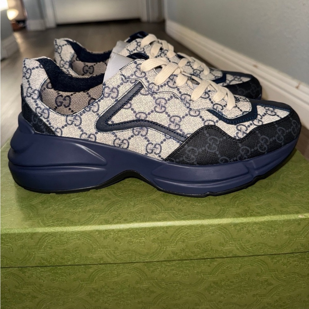 🆕 Gucci Rhyton Sneakers - Picture 5 of 12